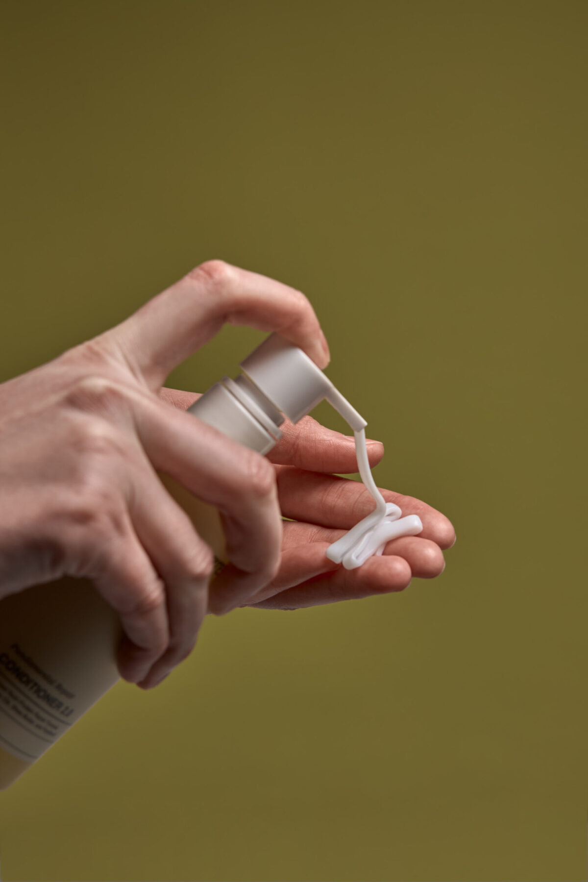 whocares-conditioner-2-0-fundamental-repair-texture