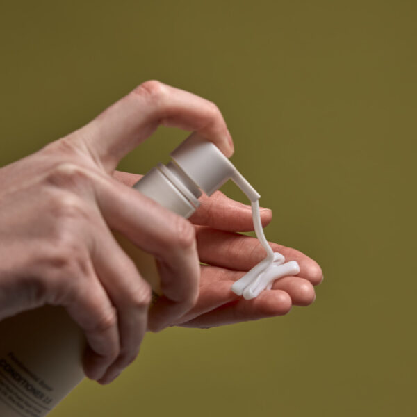 whocares-conditioner-2-0-fundamental-repair-texture