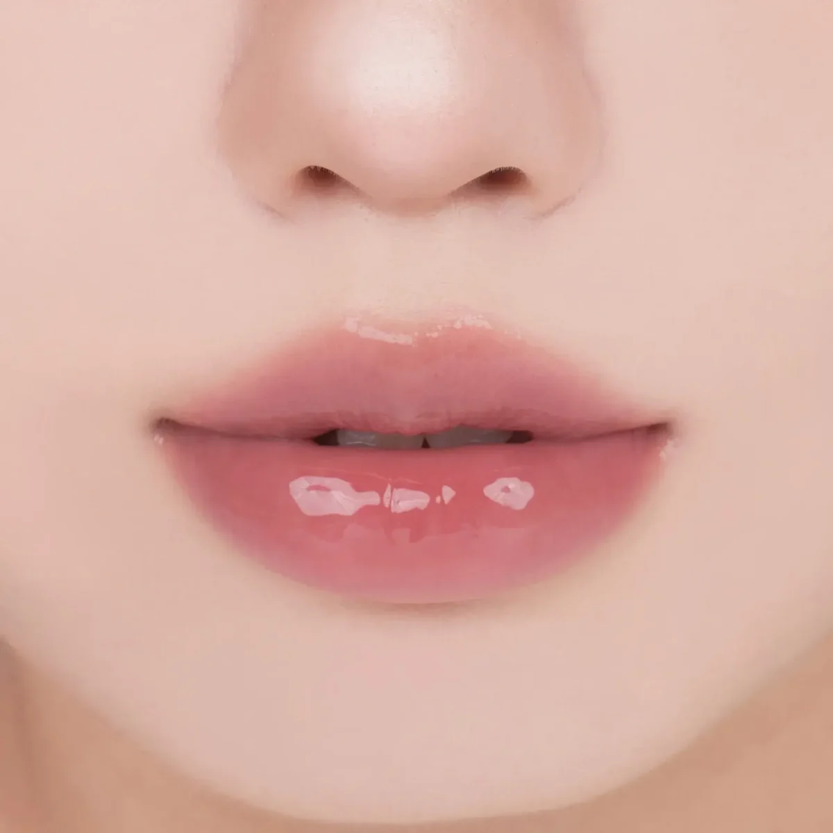 romand-the-juicy-lasting-tint-03-bare-grape-pastelno-rozhevyy romand-tint-glyantsevyy-finish-pastelnyy-swatch