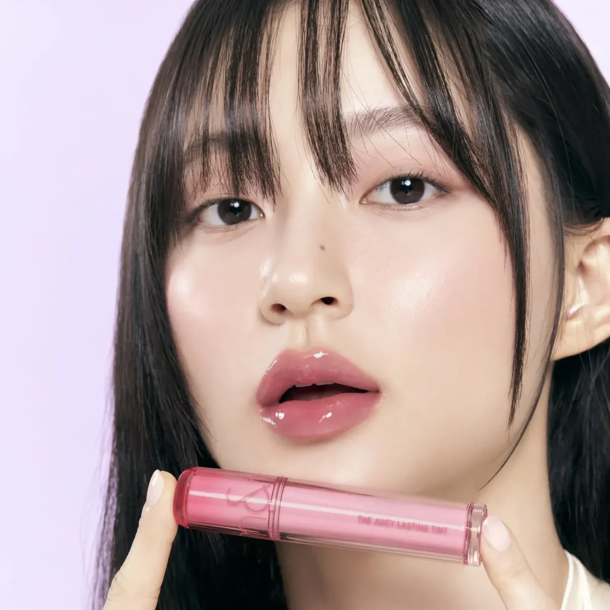 romand-the-juicy-lasting-tint-03-bare-grape-pastelno-rozhevyy romand-tint-glyantsevyy-finish-pastelnyy-swatch-01